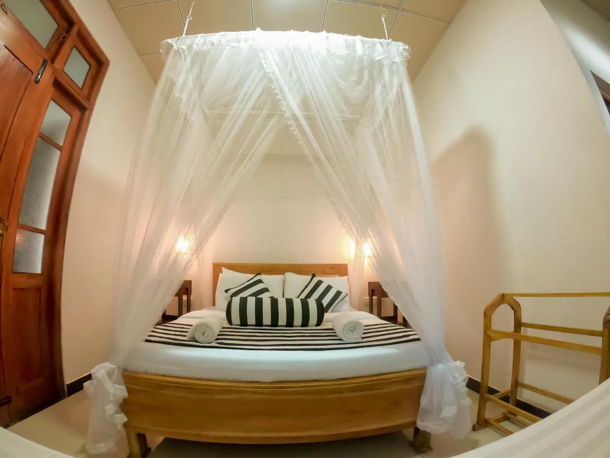 Ritz Inn Елла Екстер'єр фото