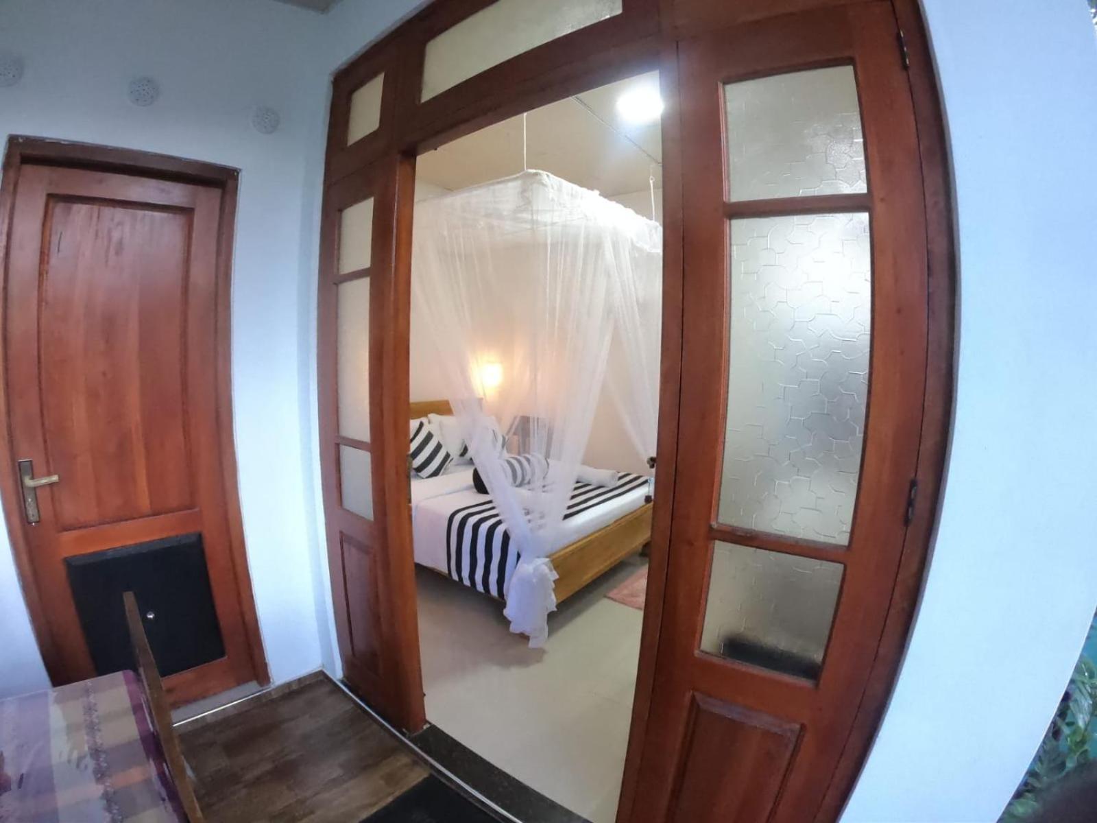 Ritz Inn Елла Екстер'єр фото
