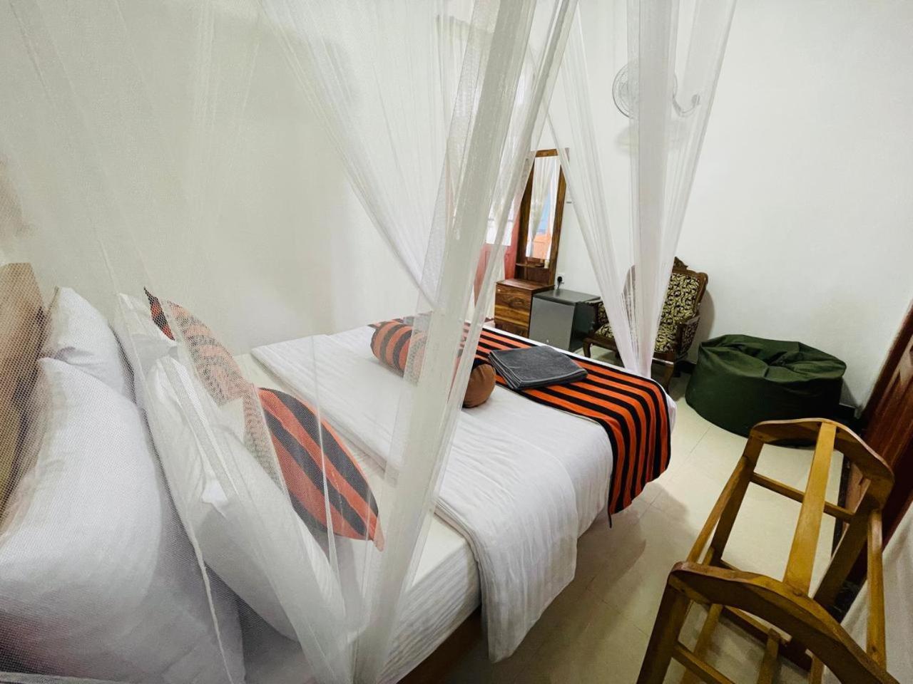 Ritz Inn Елла Екстер'єр фото