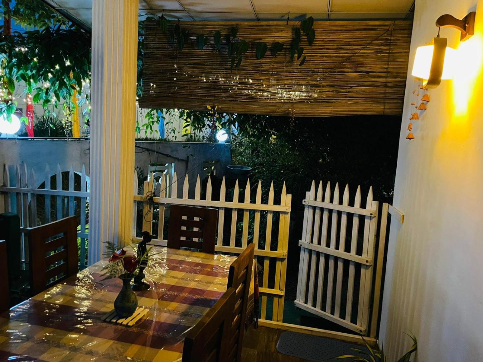 Ritz Inn Елла Екстер'єр фото